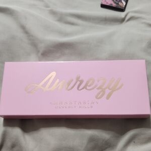 Anastasia Beverly Hills Amrezy Pink and Gold Palette